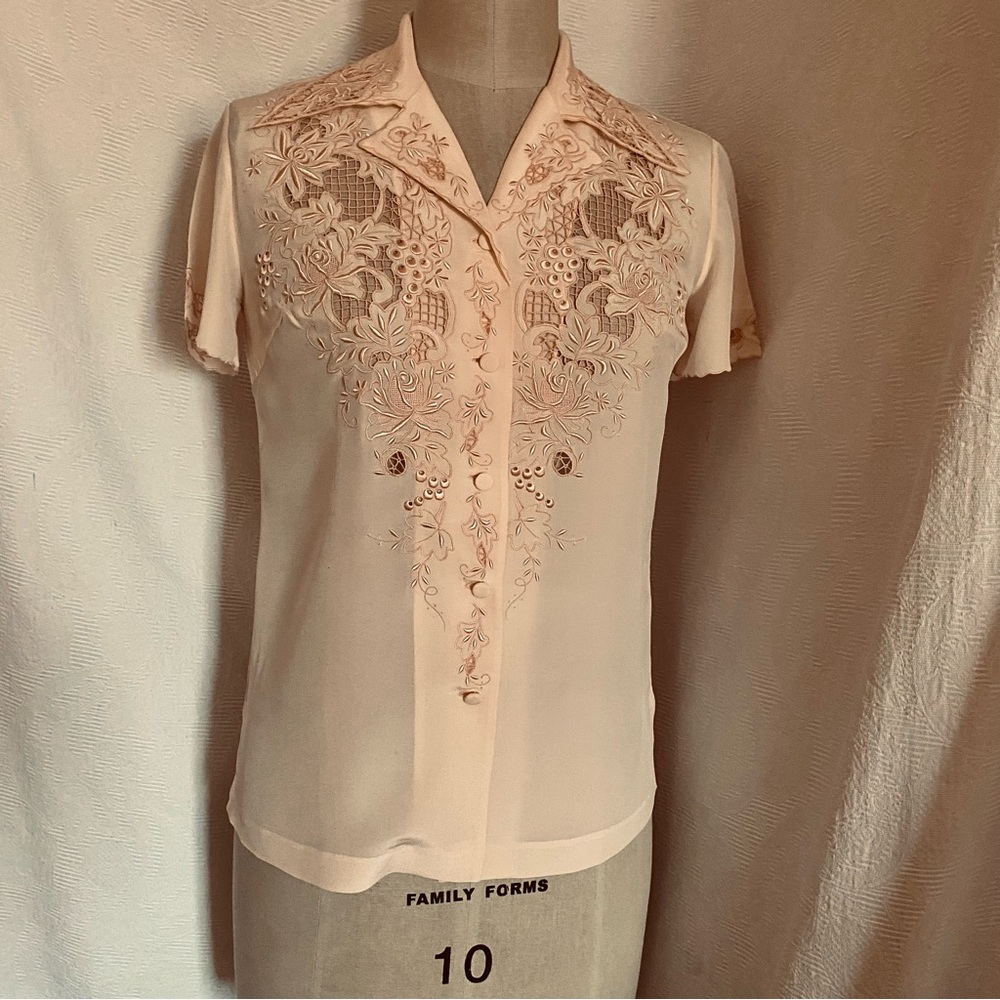 Vintage pink XS silk hand embroidered short sleeve blouse.